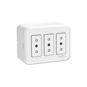 CASQUETE ARMADO CON TOMA TRIPLE 10A BLANCO GENESIS